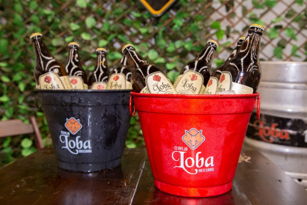 Escolha quantas e quais cervejas Loba quiser e monte um balde de presente